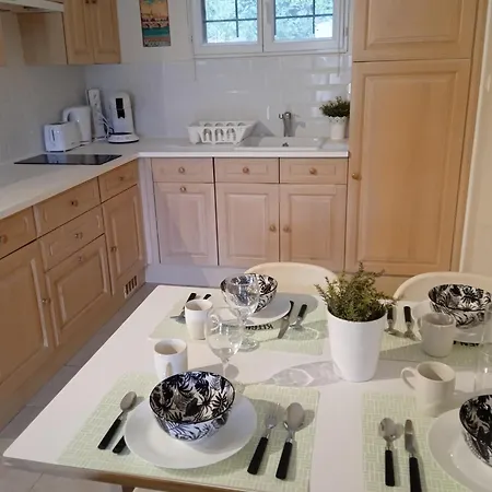 La Glycine Apartment *